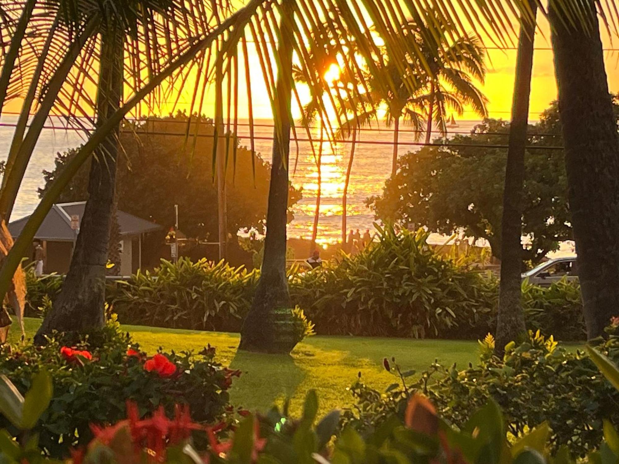 Family Getaway - Lava Room At Magic Sands Beach Kailua-Kona Esterno foto